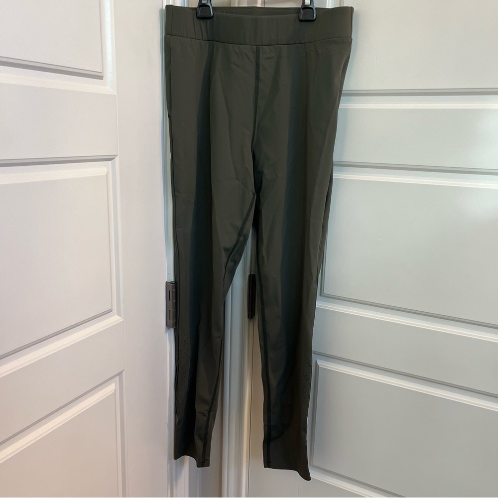 Outerknown OK Active leggings in olive green NWT Size Small